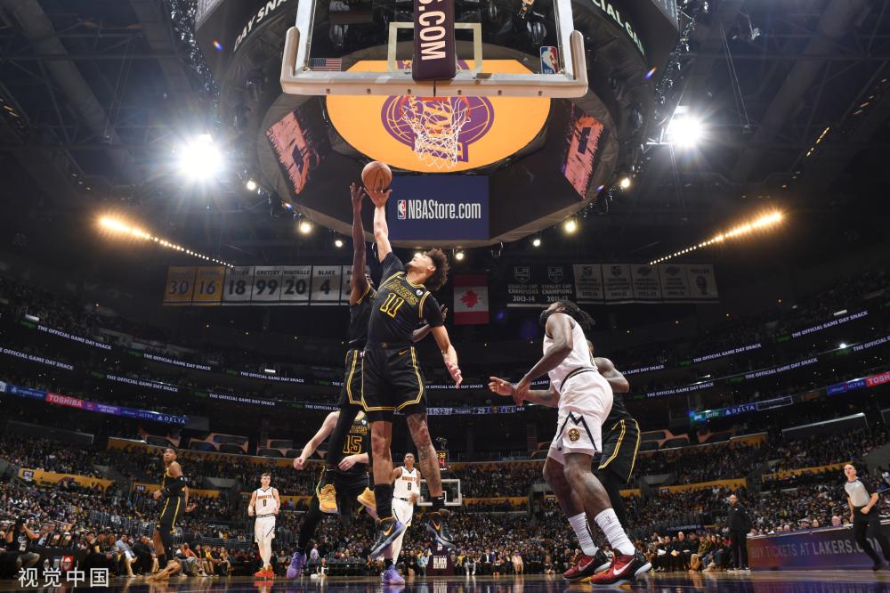 逆境中奋勇 逆境中奋勇