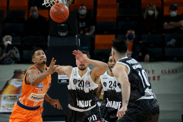 球队终于拥 球队终于拥