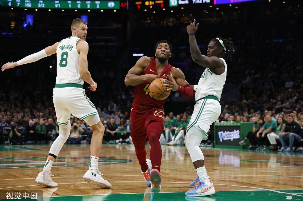 英超第17轮裁判选派：奥利弗将执法阿斯顿维拉vs曼联的焦点战（英超第17轮裁判安排：奥利弗吹罚阿斯顿维拉对曼联焦点战）